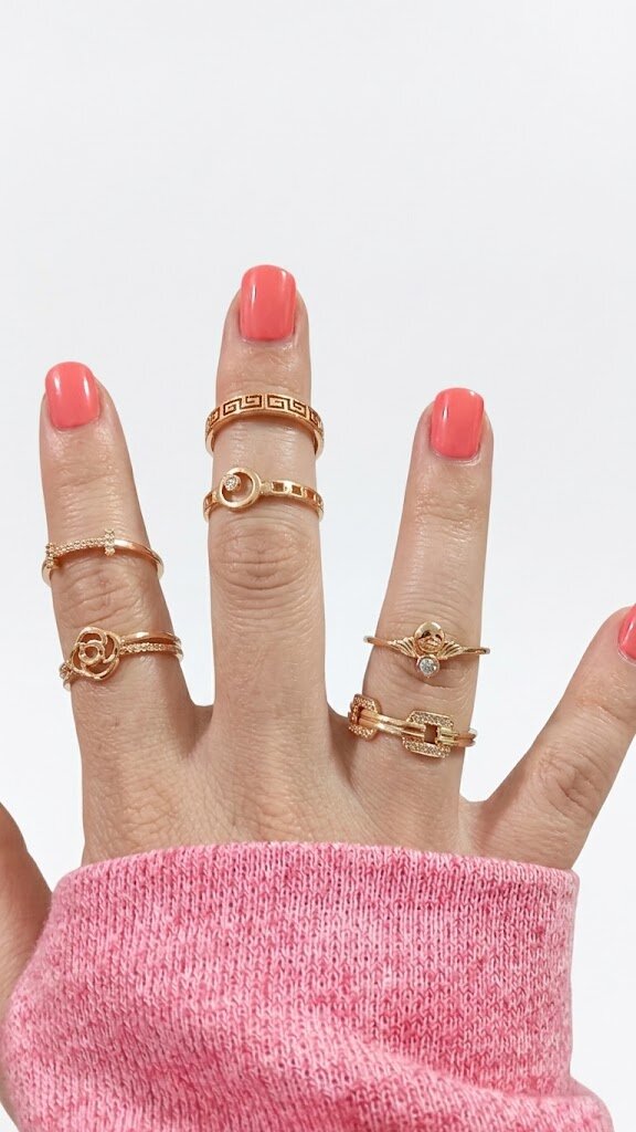 Anillo de Mariposa con Brillos Rosas Ajustable