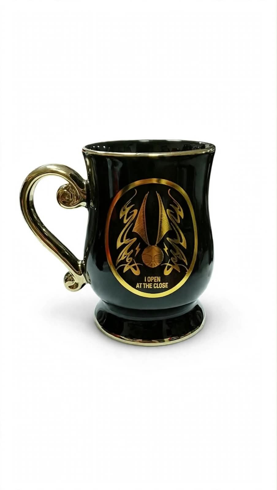 TAZA CERÁMICA NEGRA HARRY POTTER CON INSIGNIA DORADA CENTRAL 530 ML