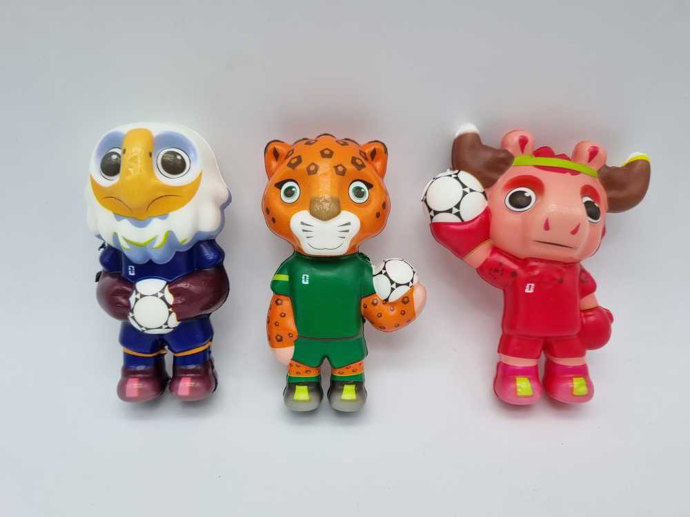 Squishy Mascotas del Mundial Futbol 2026, Jaguar Zayu, Águila Clutch y Alce Maple