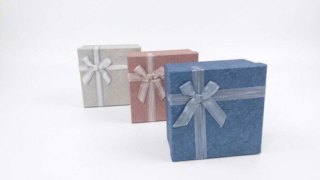 CAJA DE REGALO CUADRADA GRANDE, ESTAMPADO BRILLOSO COLOR GRIS, AZUL O ROSA PALO