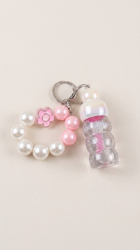 LIP GLOSS MUXI LUMINIA CON LLAVERO DE PERLAS SINTÉTICAS