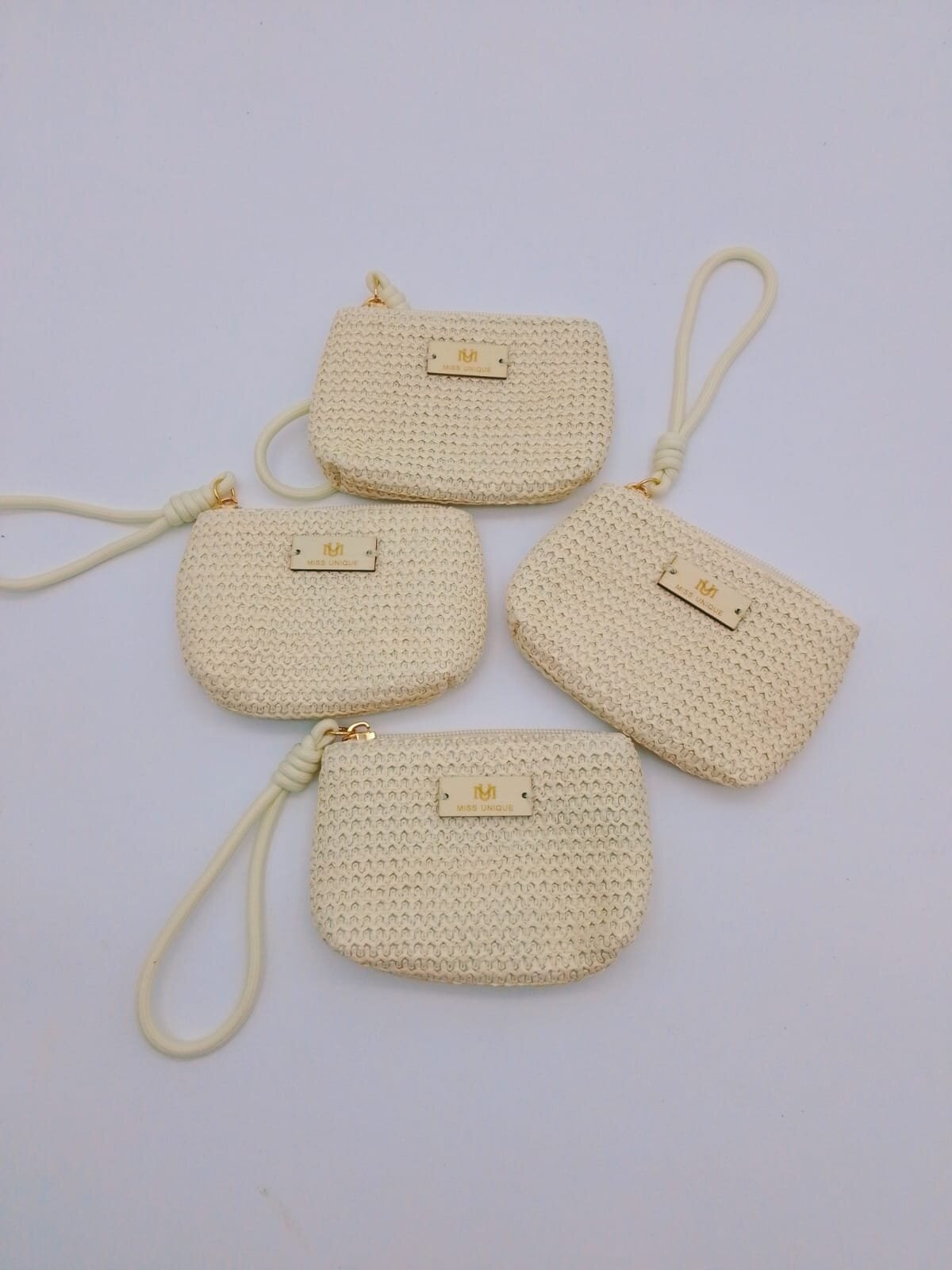 MONEDERO TEXTURA TEJIDO DE PAJA SINTÉTICA MISS UNIQUE COLOR CREMA